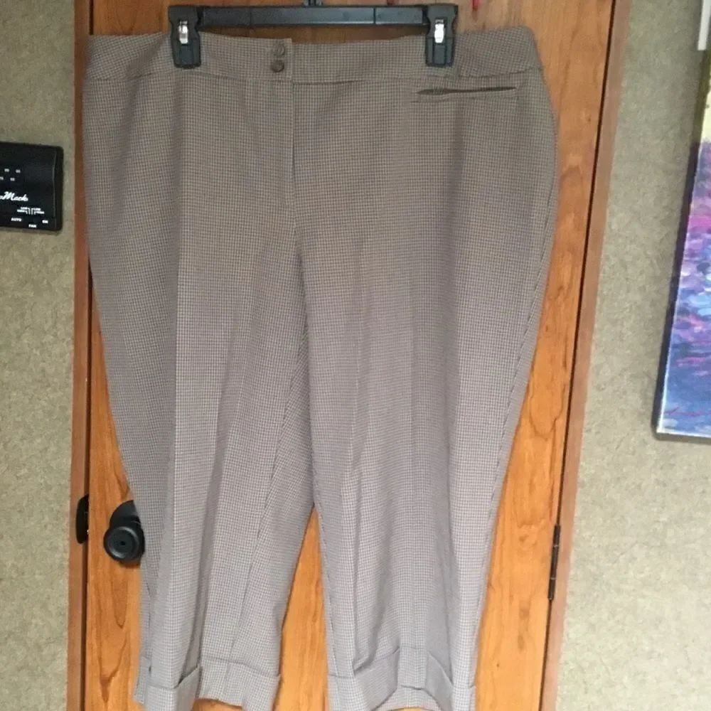JM Collection Women’s Sz 18 Capri Slacks - Picture 7 of 11
